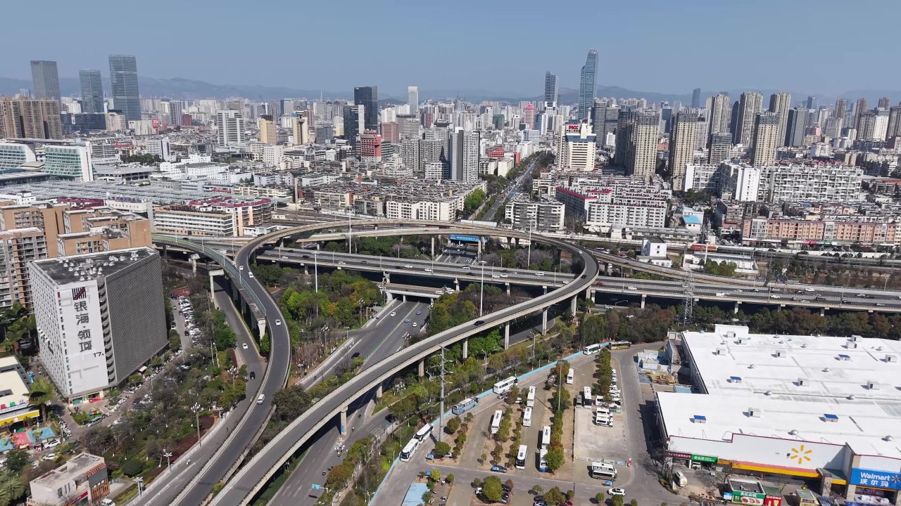 城市高架桥全景