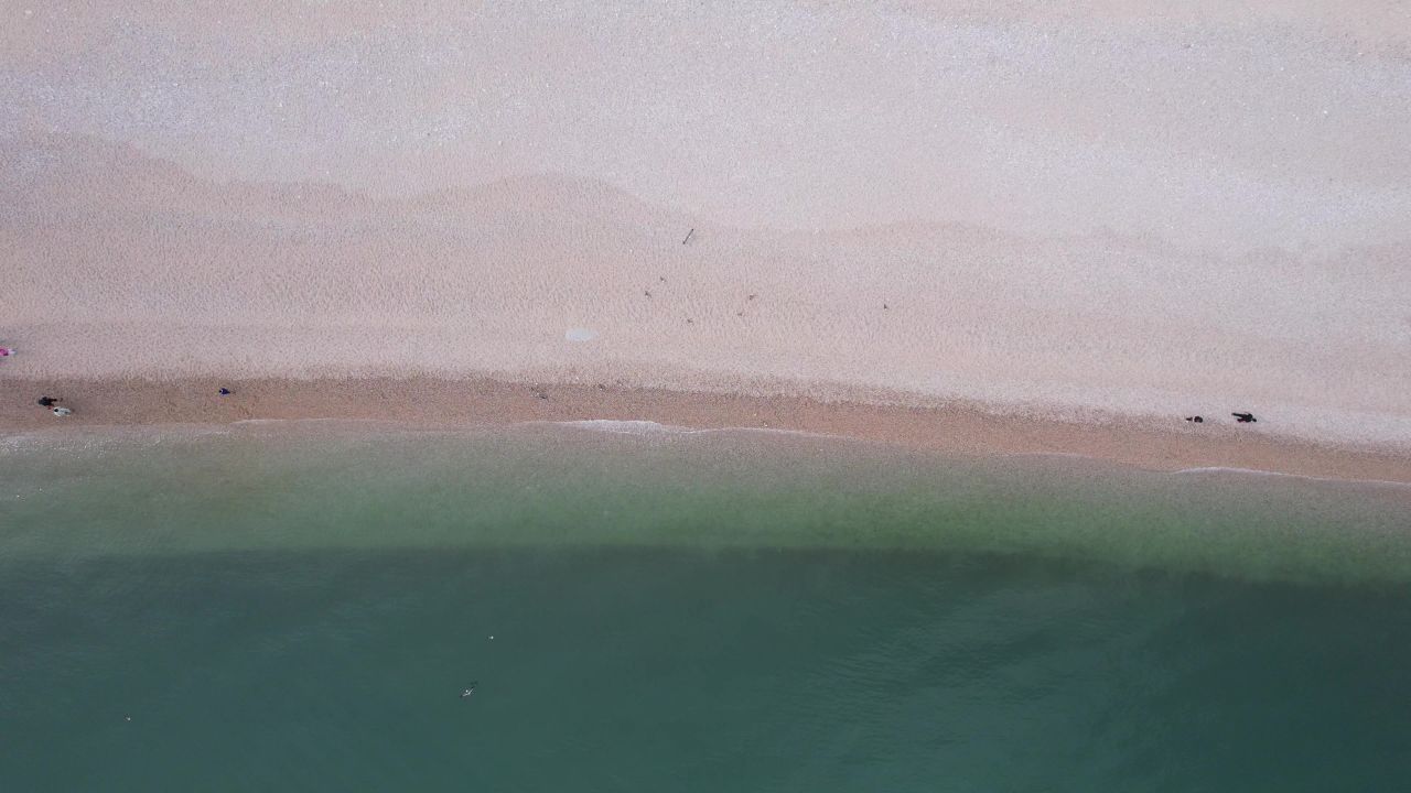 大海海洋沙滩礁石海岛自然风光航拍 
