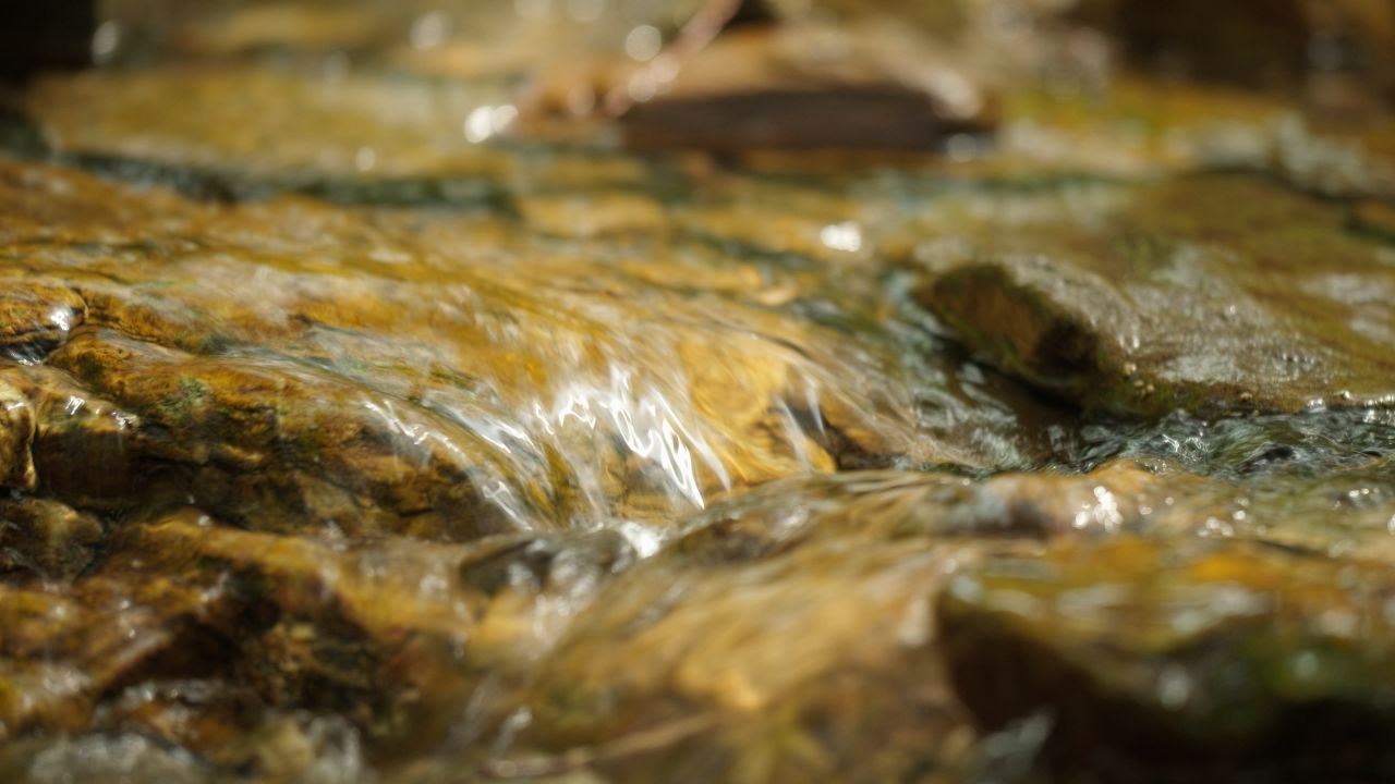 清澈山泉水温泉矿泉水小溪山涧 37