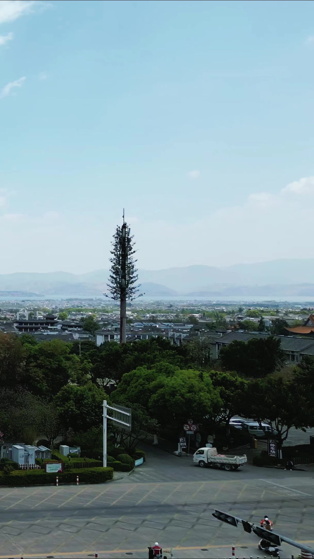 云南大理古镇著名旅游景区竖屏航拍 