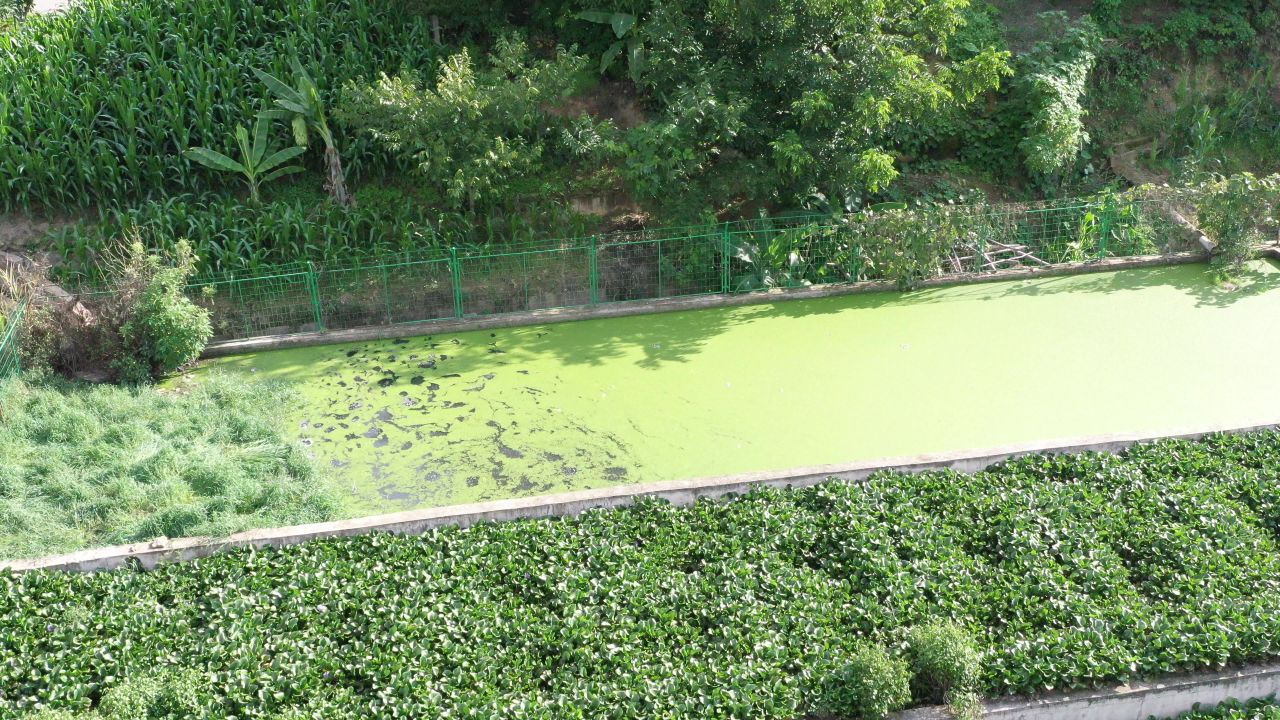 航拍河流