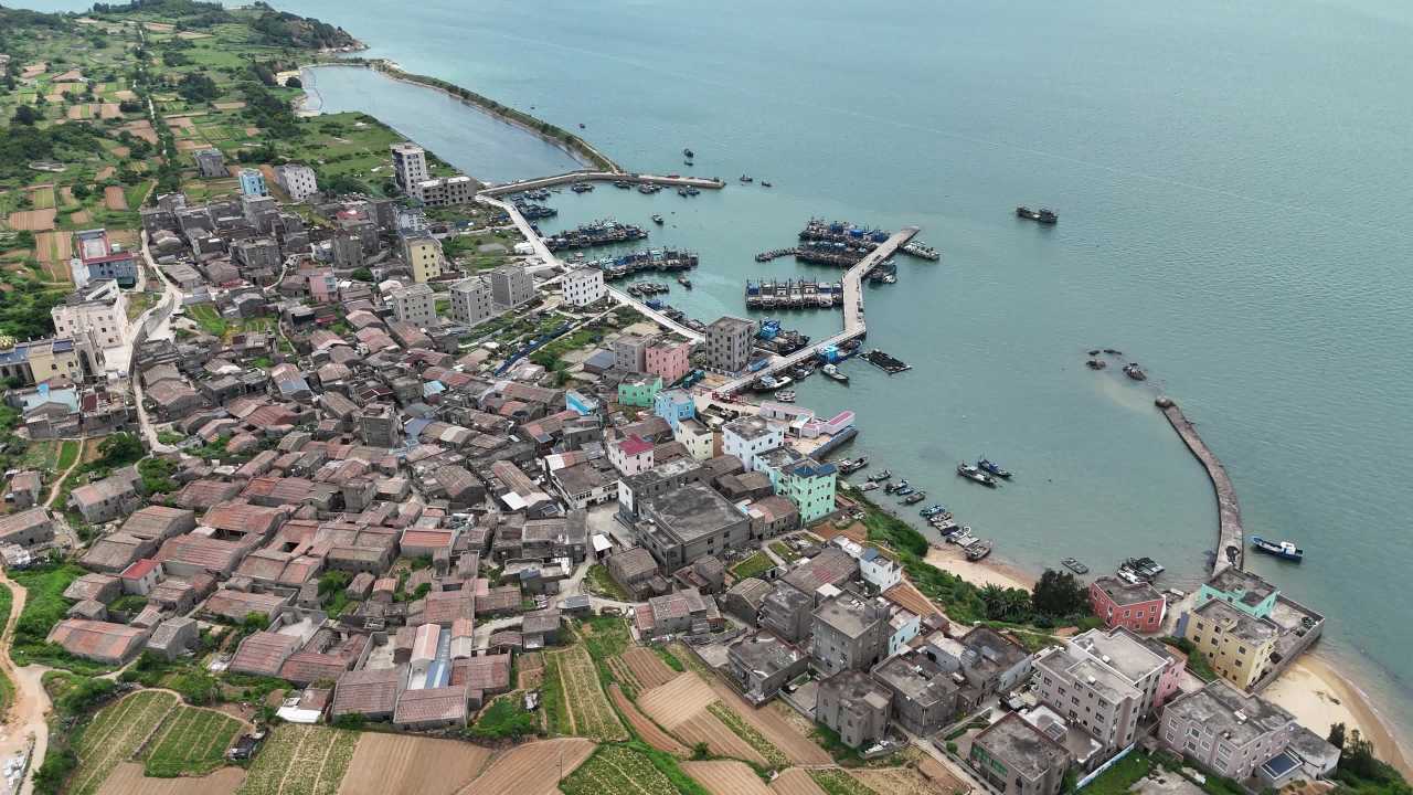 沿海渔村的宁静生活