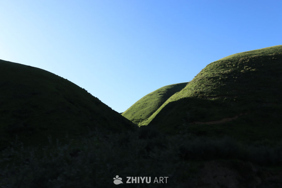 山丘间的宁静