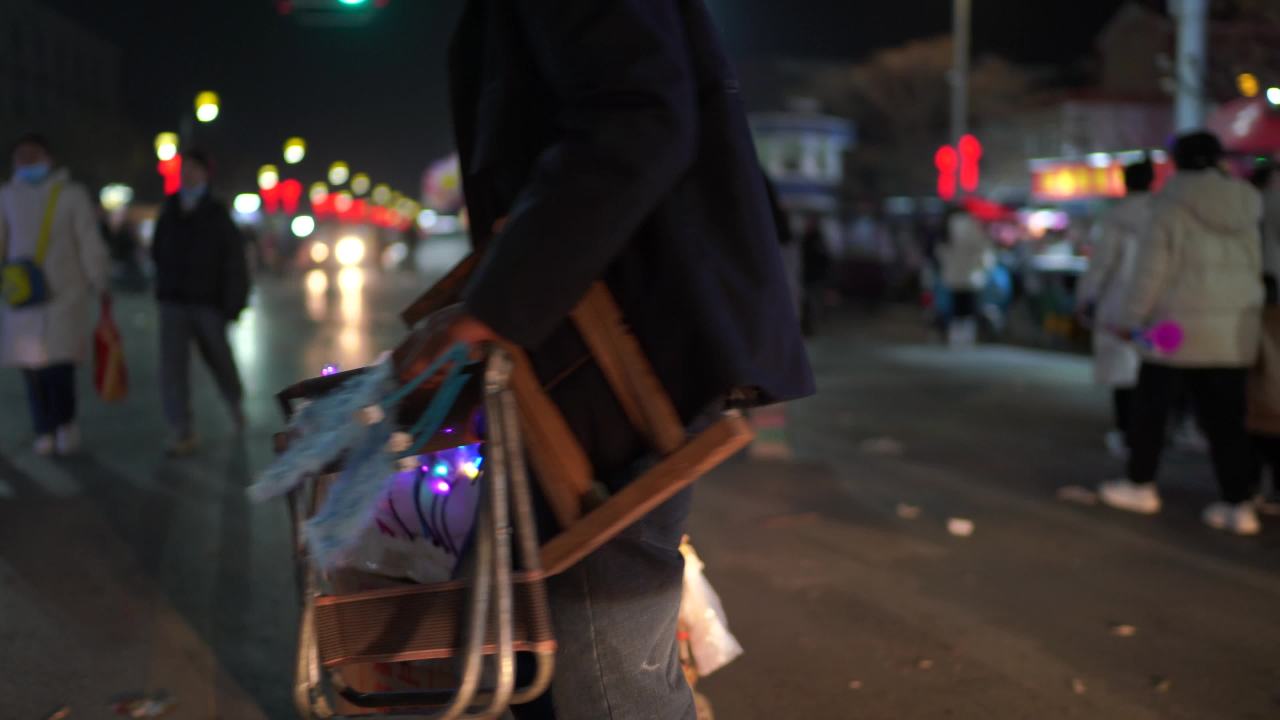 夜市街头的匆匆一瞥