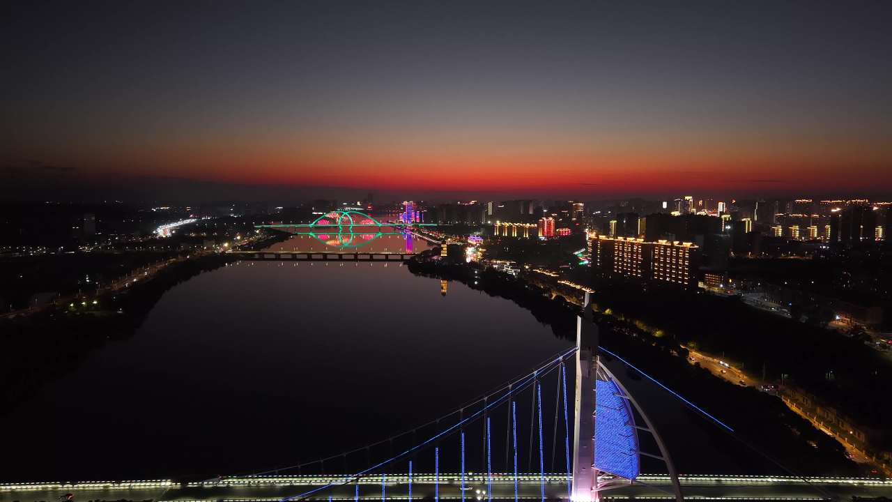 夜幕下的城市之光