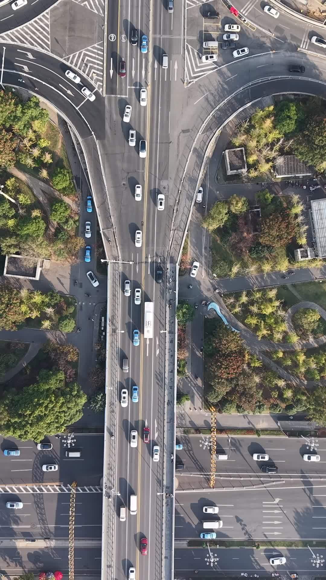 繁忙都市的空中视角