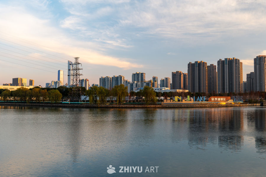 金鸡湖畔的城市风光