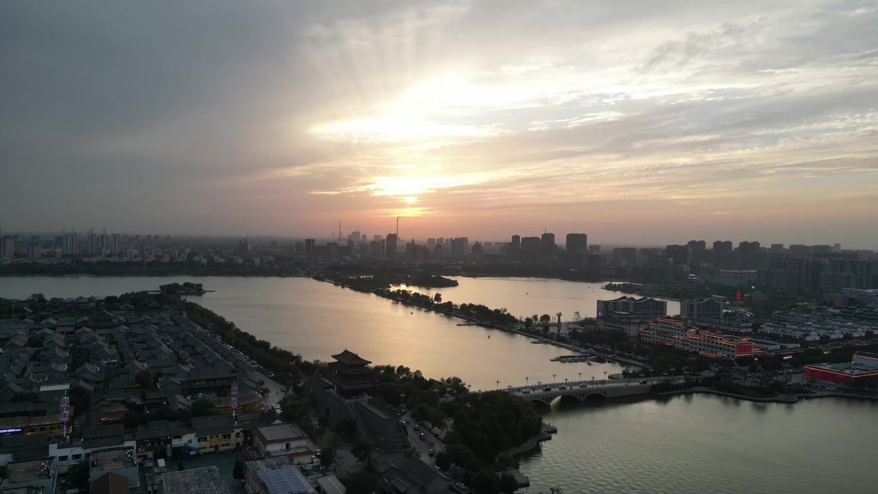  航拍山东聊城东昌湖景区夕阳晚霞