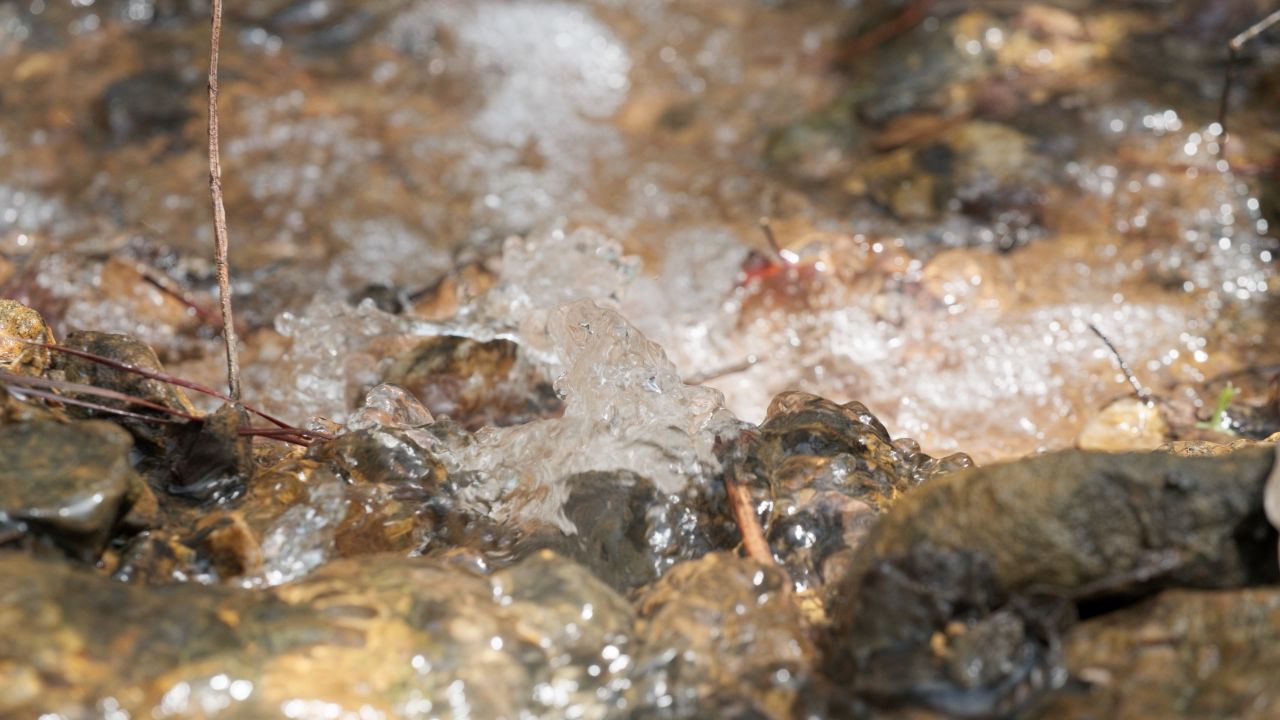 泉水小溪瀑布4K实拍镜头