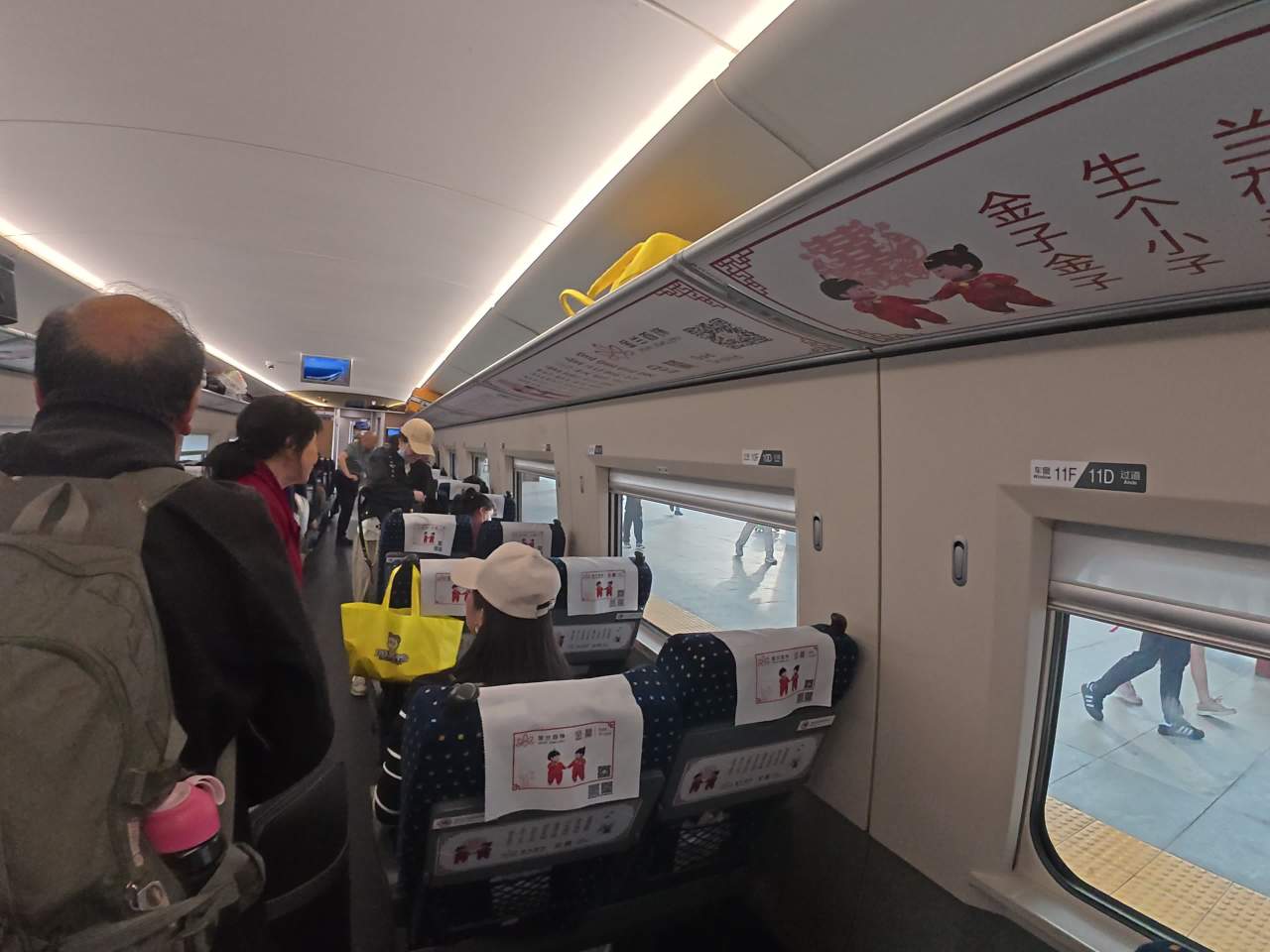 火车车厢内的旅行时光