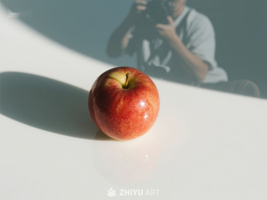 摄影师拍摄桌上的红苹果 462