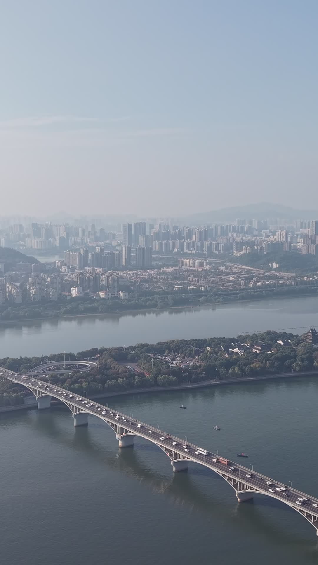 城市河桥风光