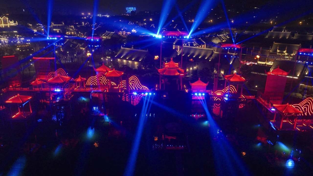 夜色中的光影与烟火
