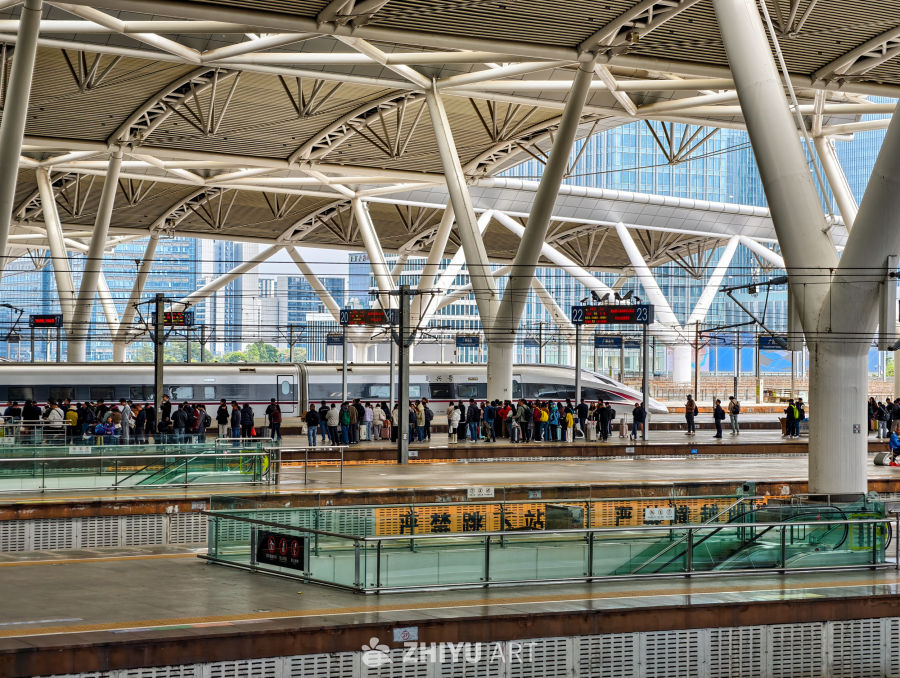 高铁站候车场景