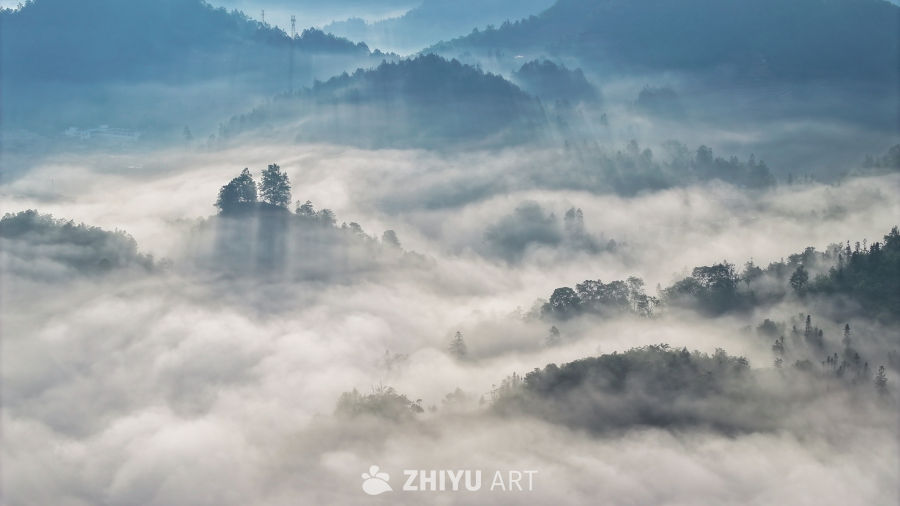 云雾缭绕的山峦美景 10