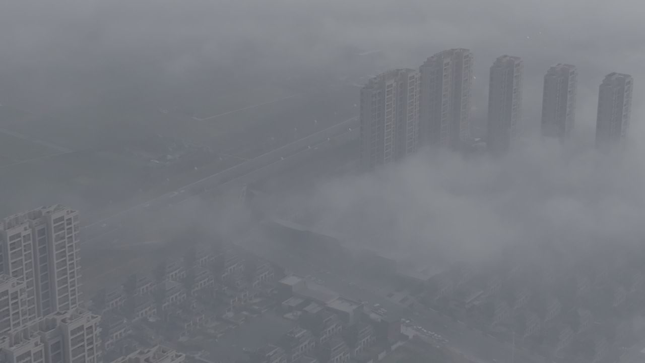 城市在云雾中
