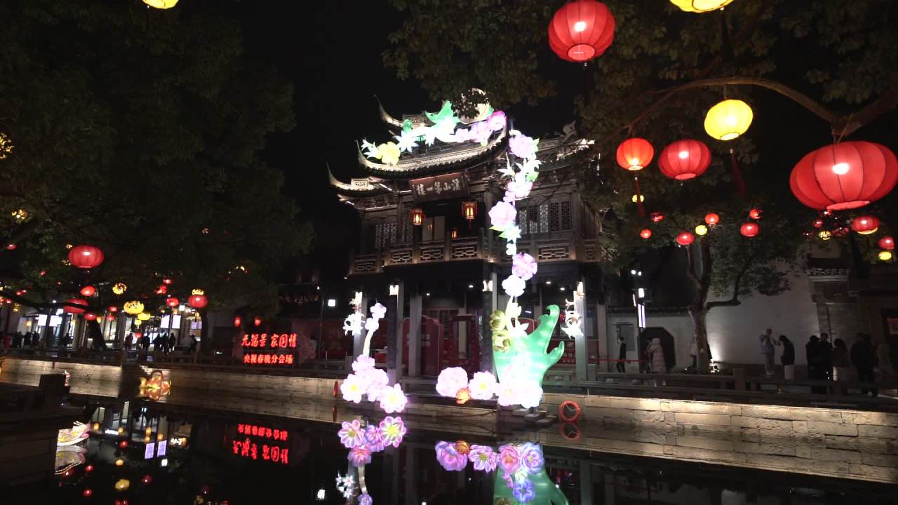 夜色中的古街