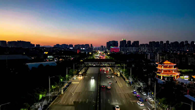 云南昆明城市交通大道夜景