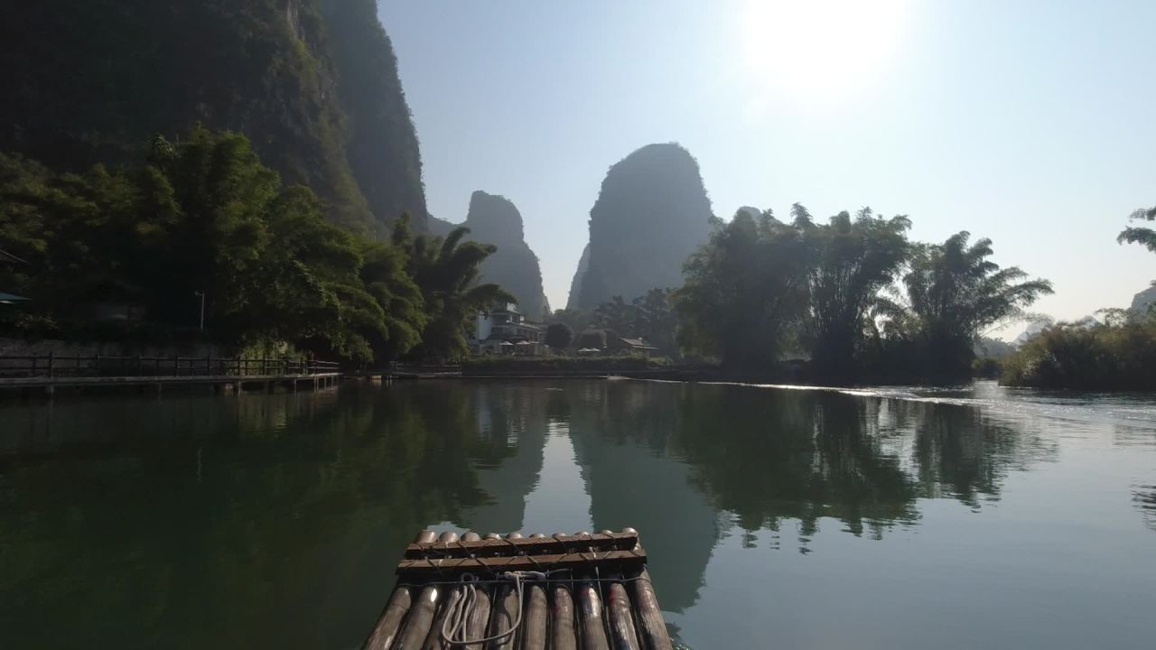 广西桂林阳朔遇龙河竹筏漂流 2