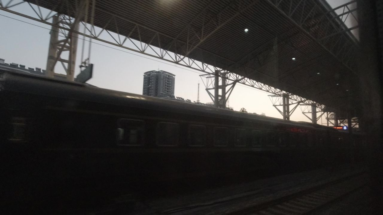 火车内车窗黄昏