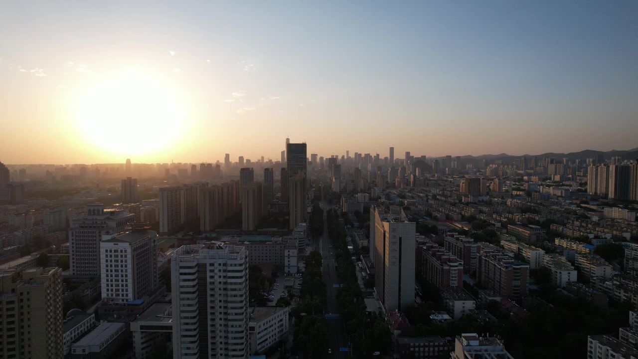 城市清晨迷雾高楼航拍 