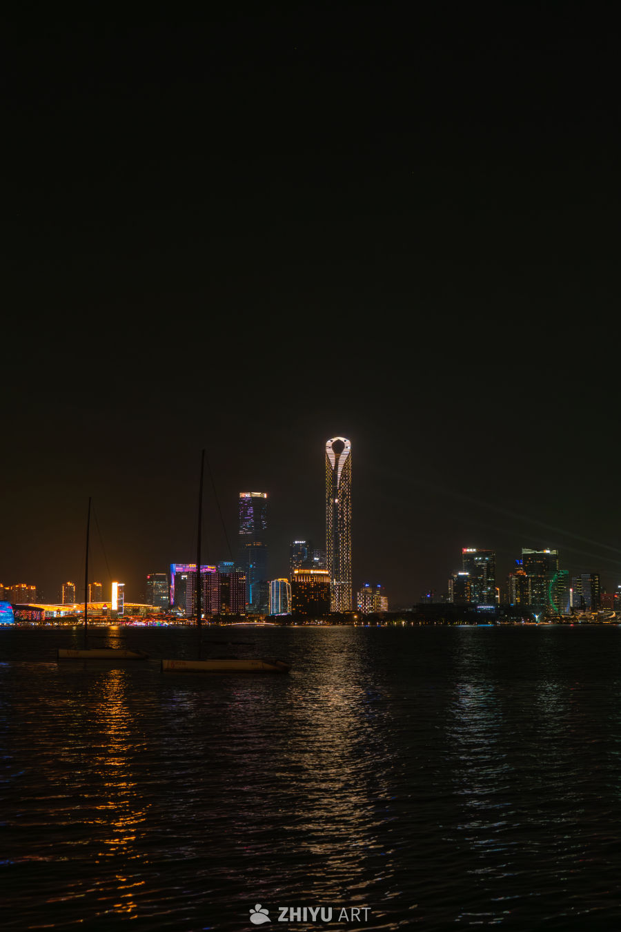 夜幕下的城市灯火