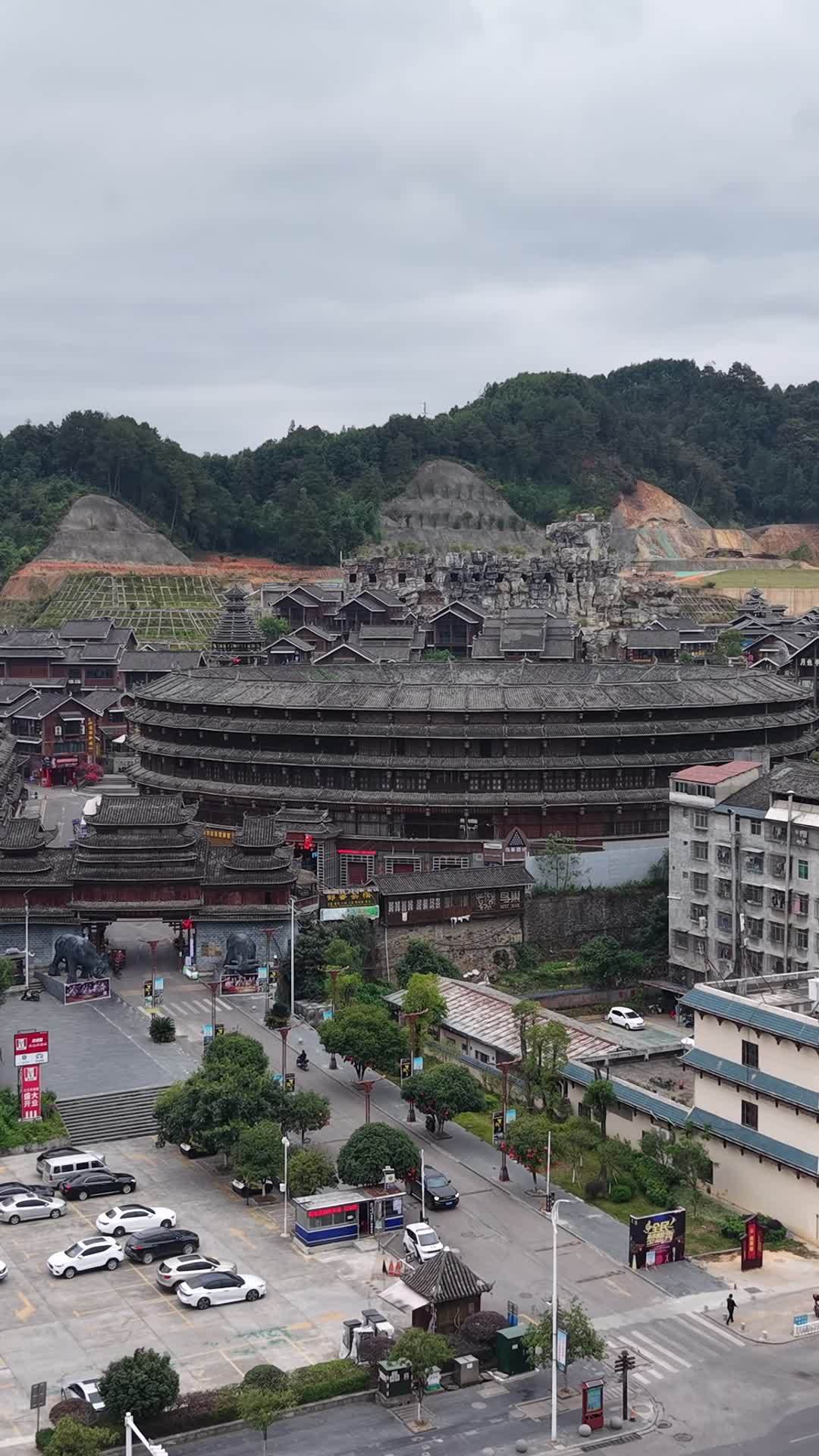 土楼与现代城市的交融