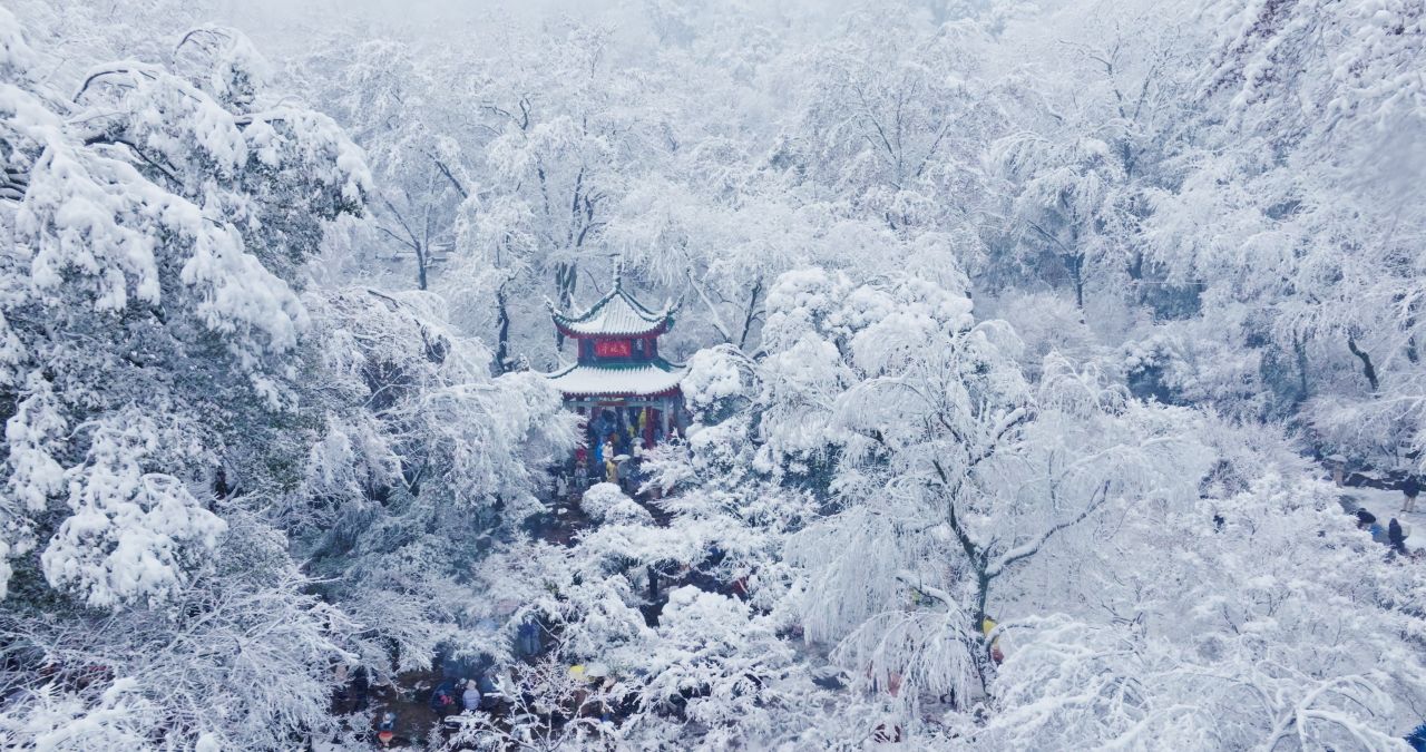 湖南长沙岳麓山爱晚亭雪景航拍 13