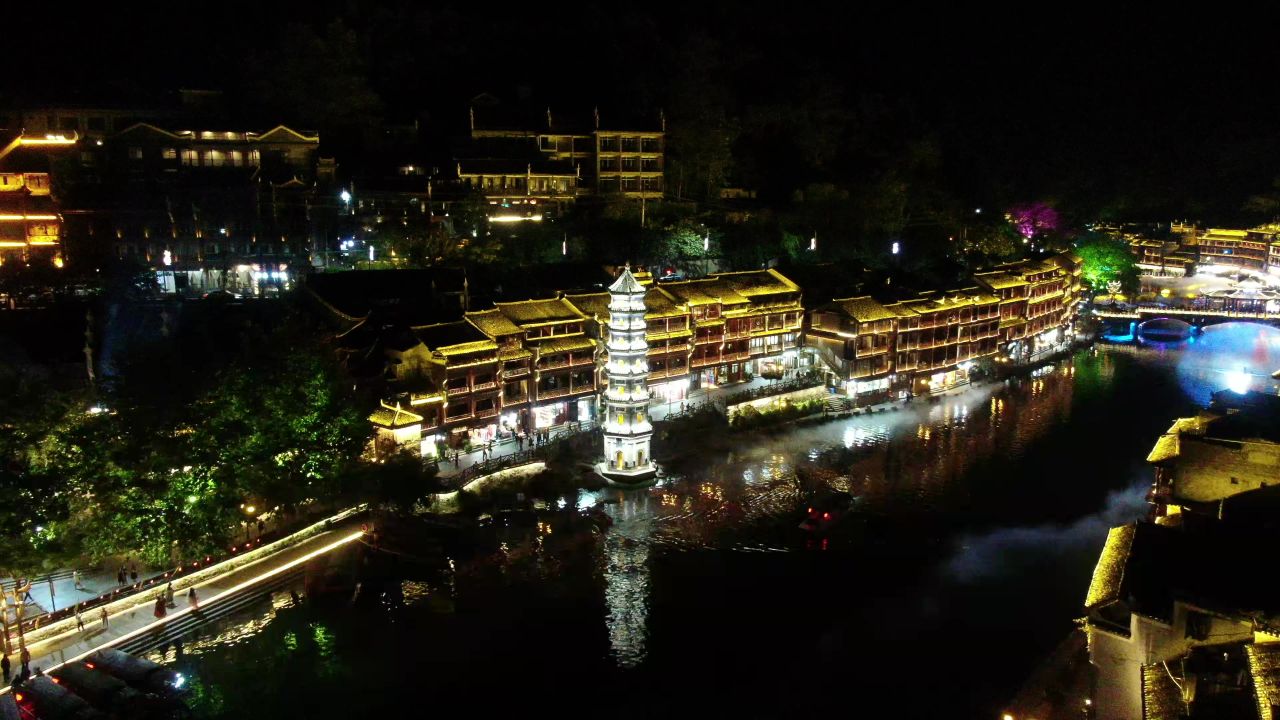 湖南湘西凤凰古城夜景灯光航拍  