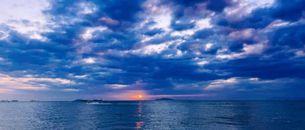 日落夕阳蓝天与海
