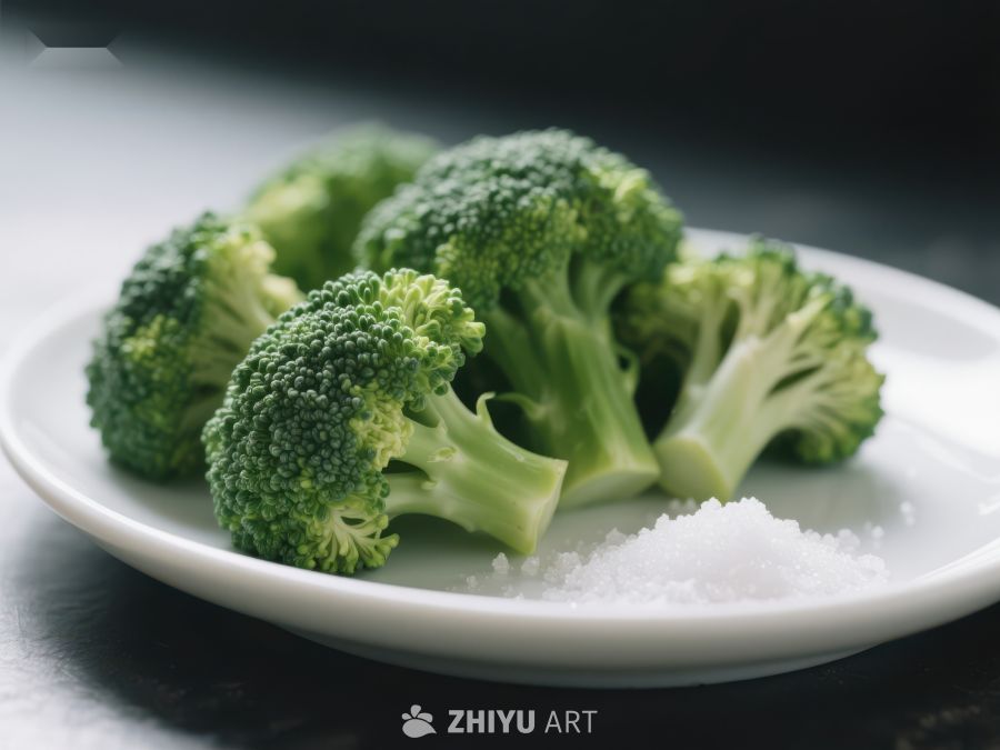 盘中新鲜西兰花配粗盐 221